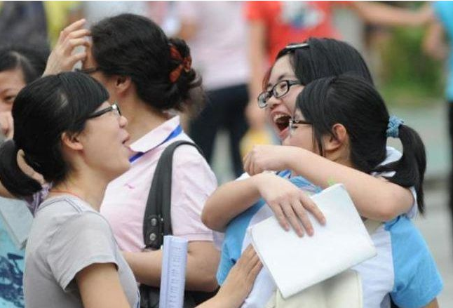 学生成功被“北大”录取，家长发朋友圈分享喜悦，评论却很扎心