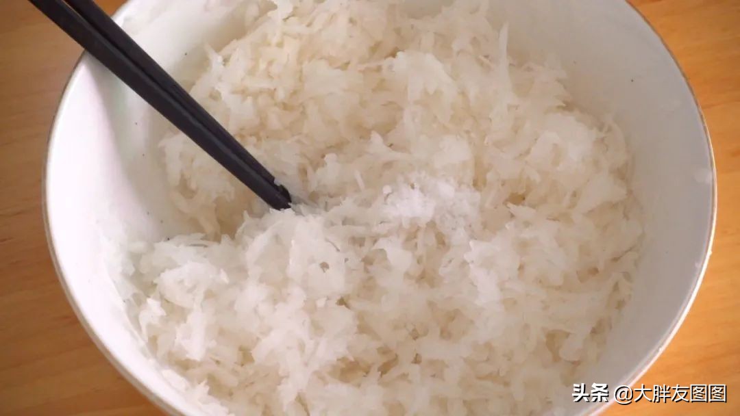 一起来蒸热腾腾的萝卜糕吧，再也不用买了，配方和做法都给你