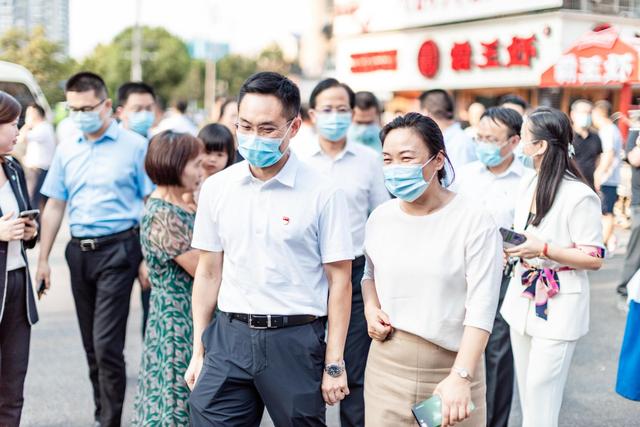 四季主题促消费开福区首个夜经济消费节在江滨举行迎来“京凤凰”