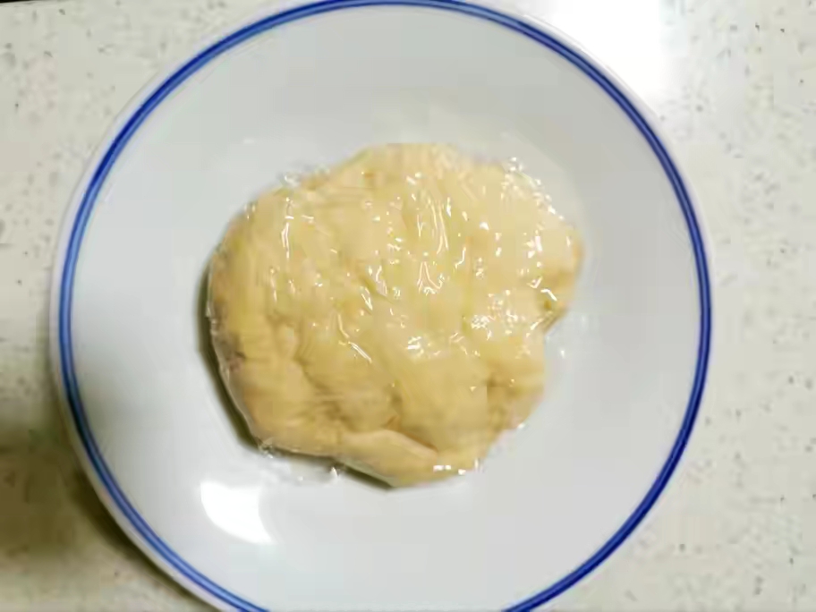 炸油条用放酵母吗？教你正确做法，出锅金黄酥脆，凉了也不硬