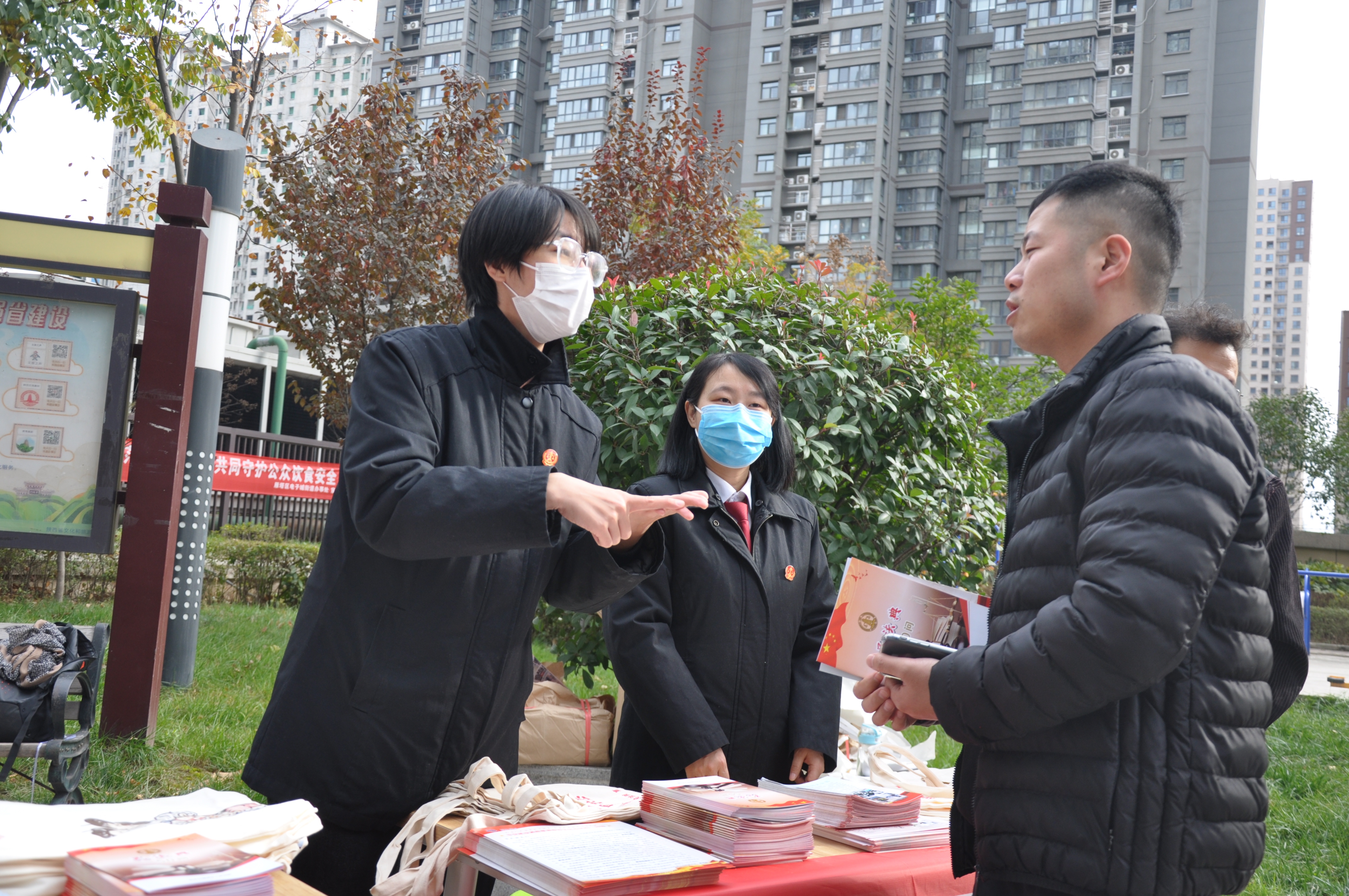 西安市雁塔法院：雁法平安号 | 法官普法社区行 做平安路上的“守护人”