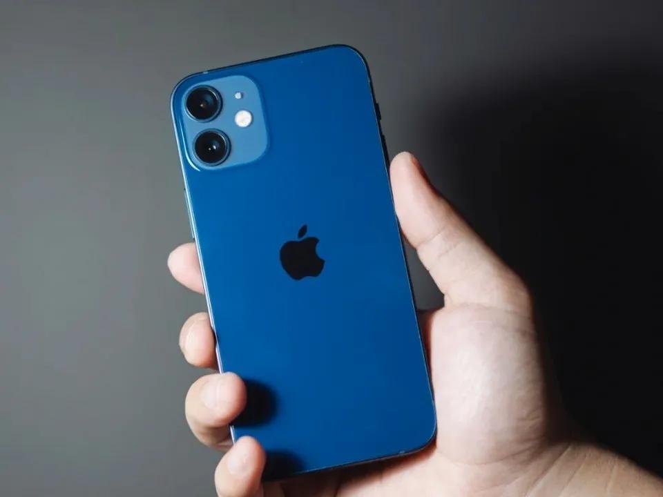 终于知道为什么很多行内人宁可买iPhoneSE，也不买12 mini了