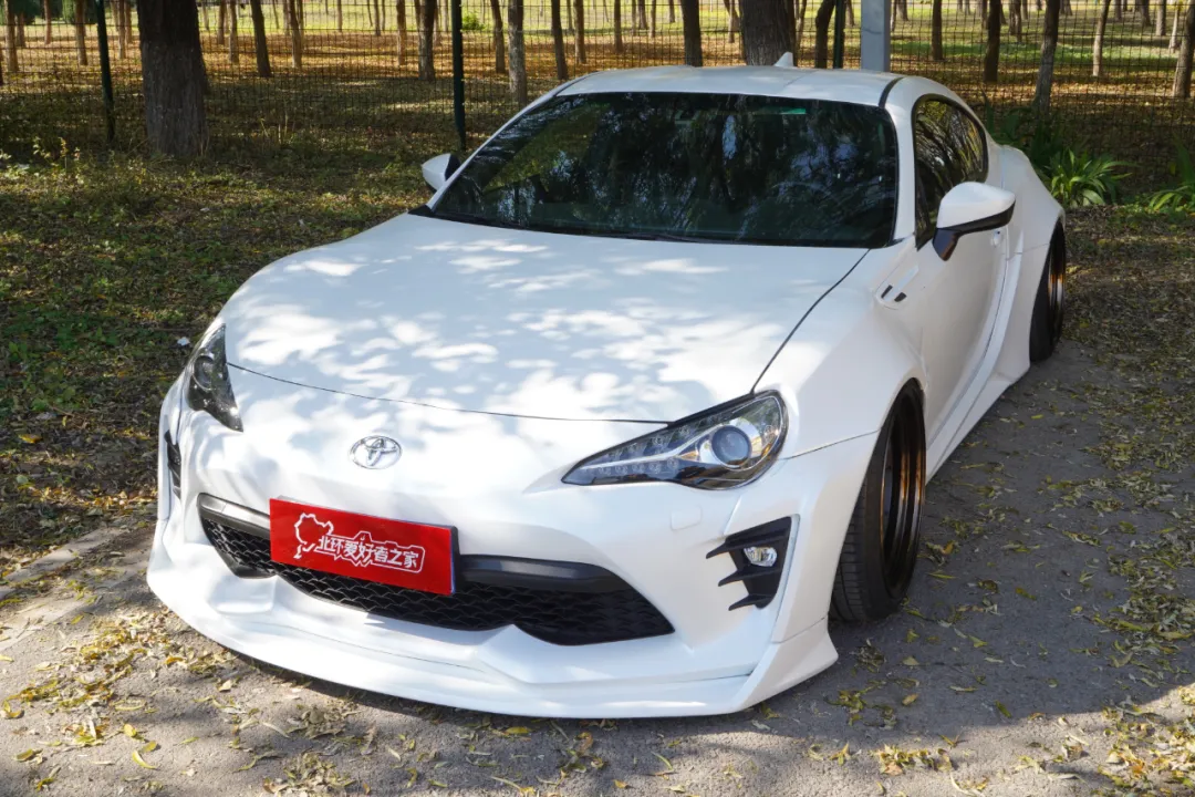 女：什么破车？男：丰田86 yyds！体验它为什么是男生的快乐源泉？