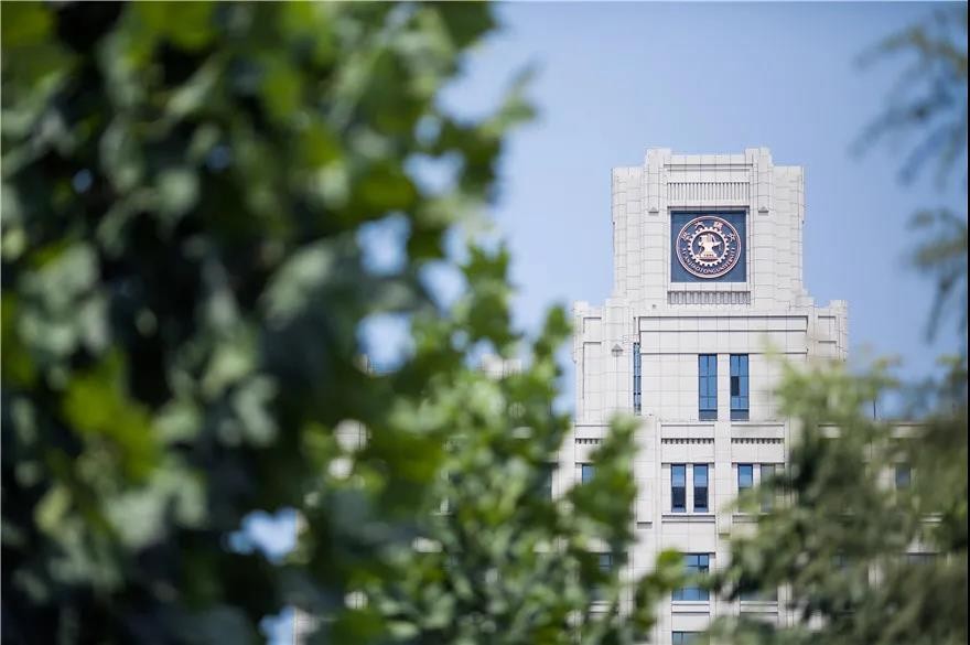 从交大学霸，到“海军男神”！他与歼-15并肩作战，登上辽宁舰！