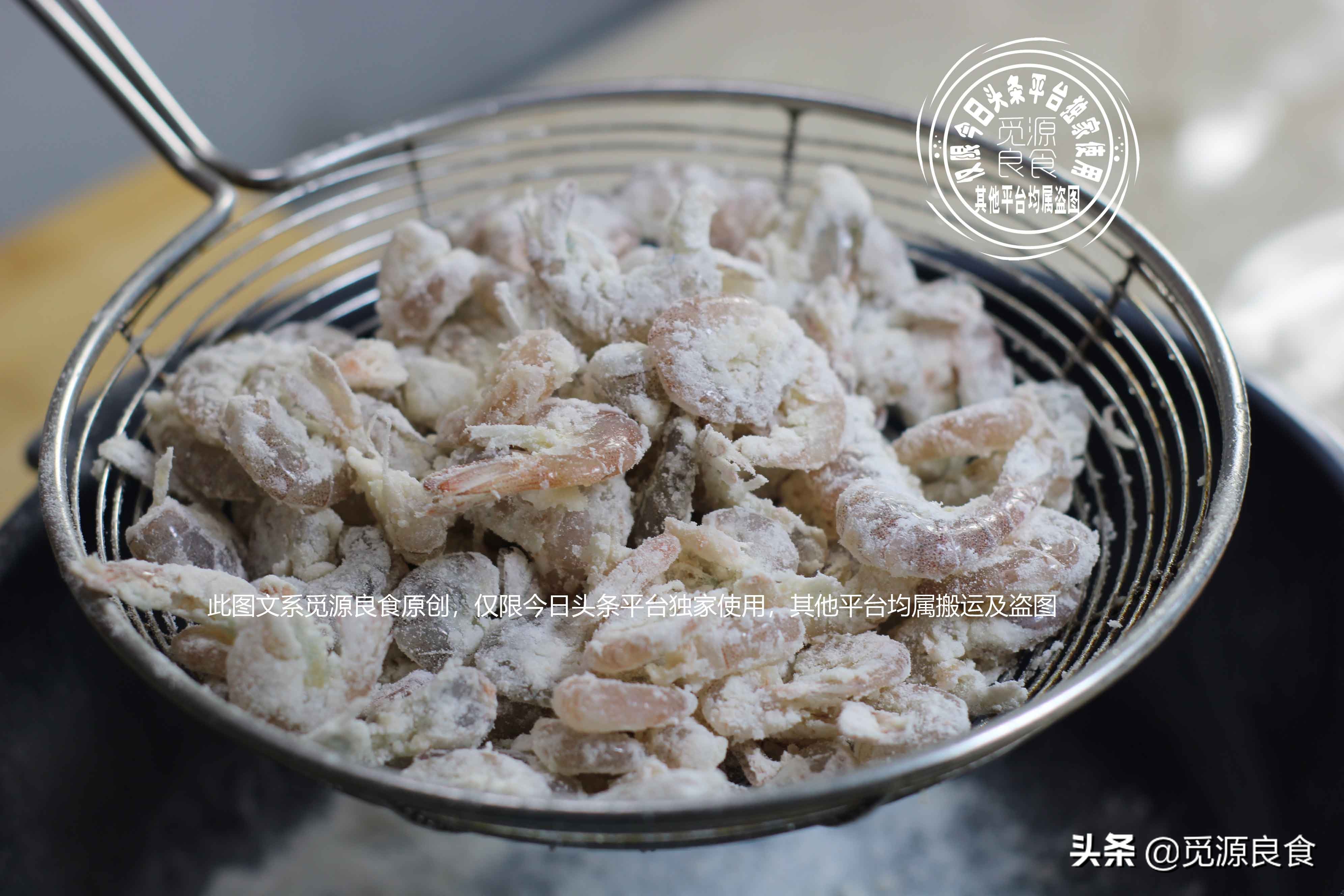 干炸小河虾酥脆不粘连是有窍门的，多加这一步，口感香酥味鲜美