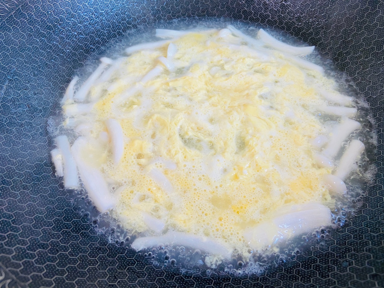 秋天适合喝这汤，6块钱煮一锅，营养好吸收，低脂低卡，别错过了