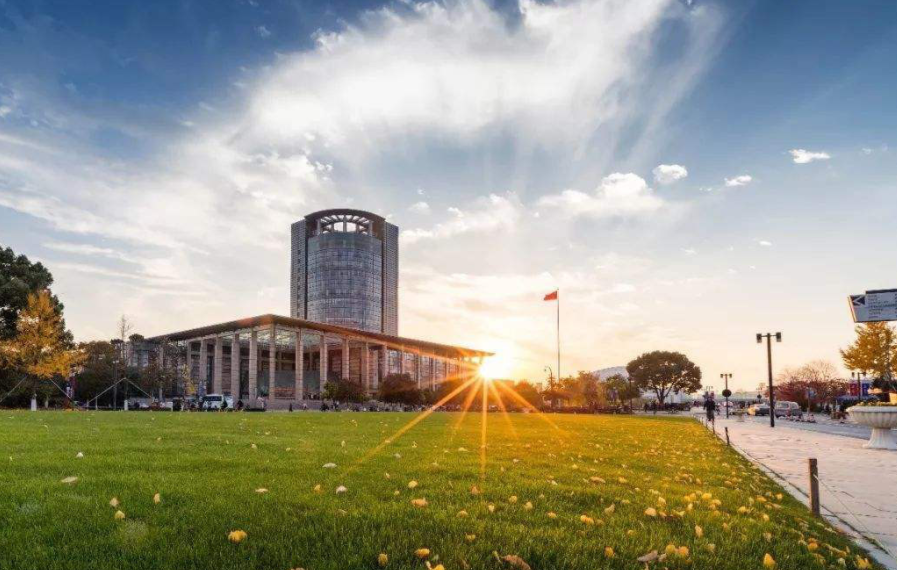 2021年上海高校排名有波动，上交大成榜首，复旦校友表示“不服”