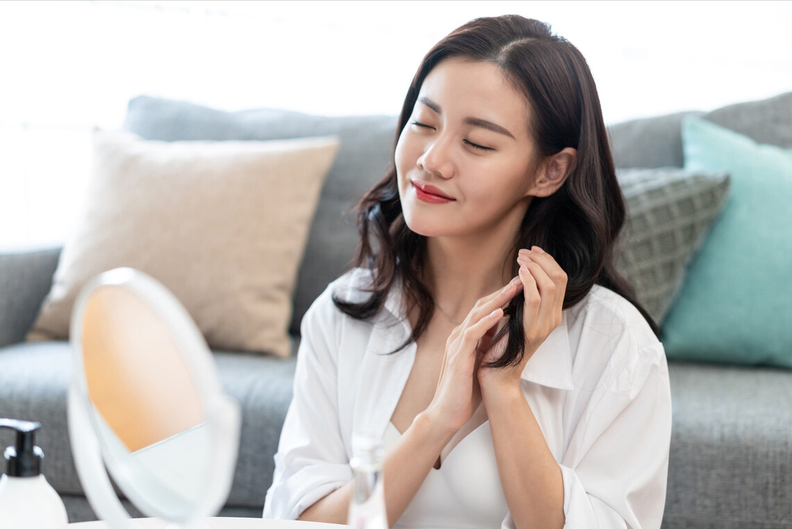 发膜和精油有啥区别？头发受损干枯毛躁，适合用发膜还是精油？