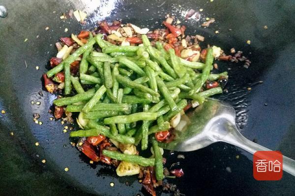 腌腊肉最“忌讳”直接放盐！难怪肉味酸又容易坏，白白毁了一块肉