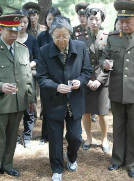 2013年，刘思齐回板仓缅怀前夫毛岸英：这个中秋我要和岸英一起过