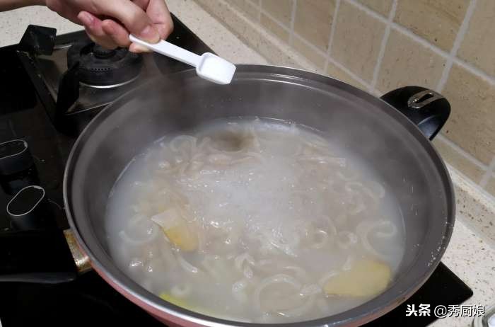肉皮凍的做法,肉皮凍的做法大全家常做法視頻
