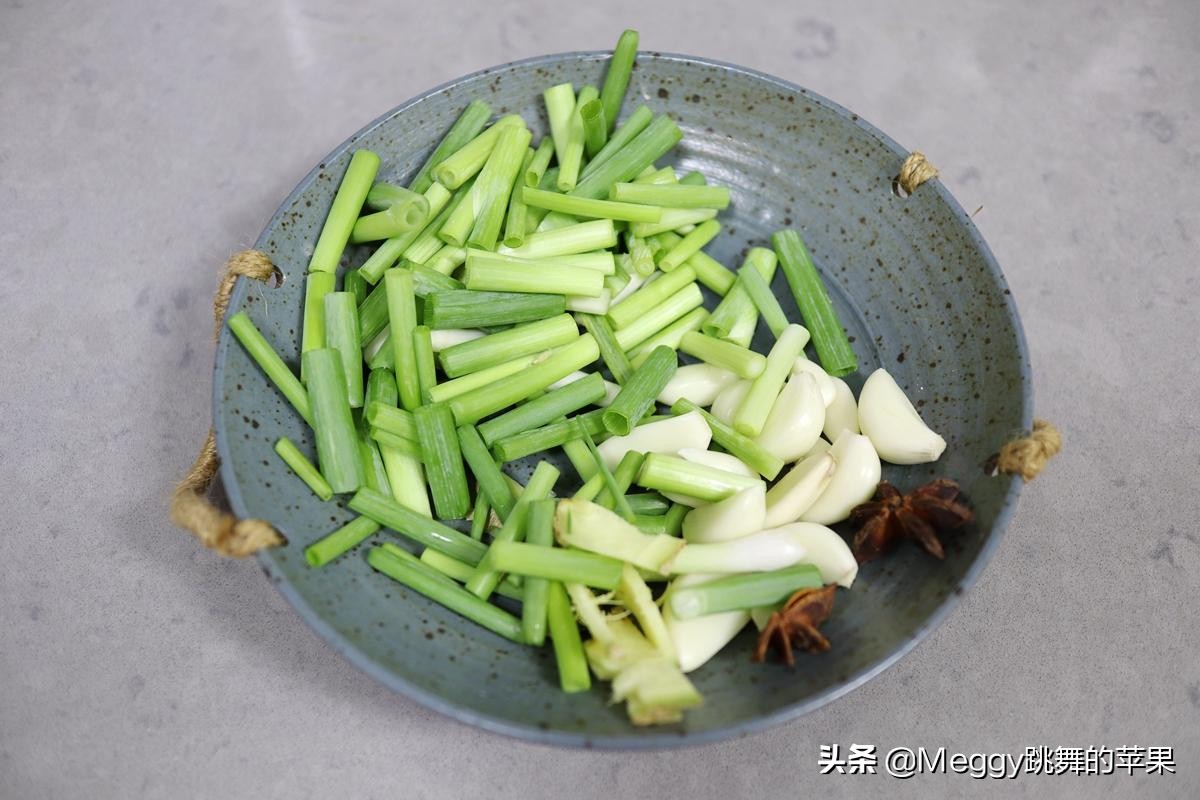带鱼身上的银膜要不要刮掉？很多人做错了！带鱼完整无腥有窍门