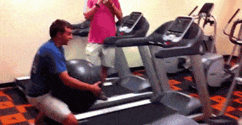 女子在健身房遭男子「誤砸」，瞬間倒地不起，網友：健身先健腦！​