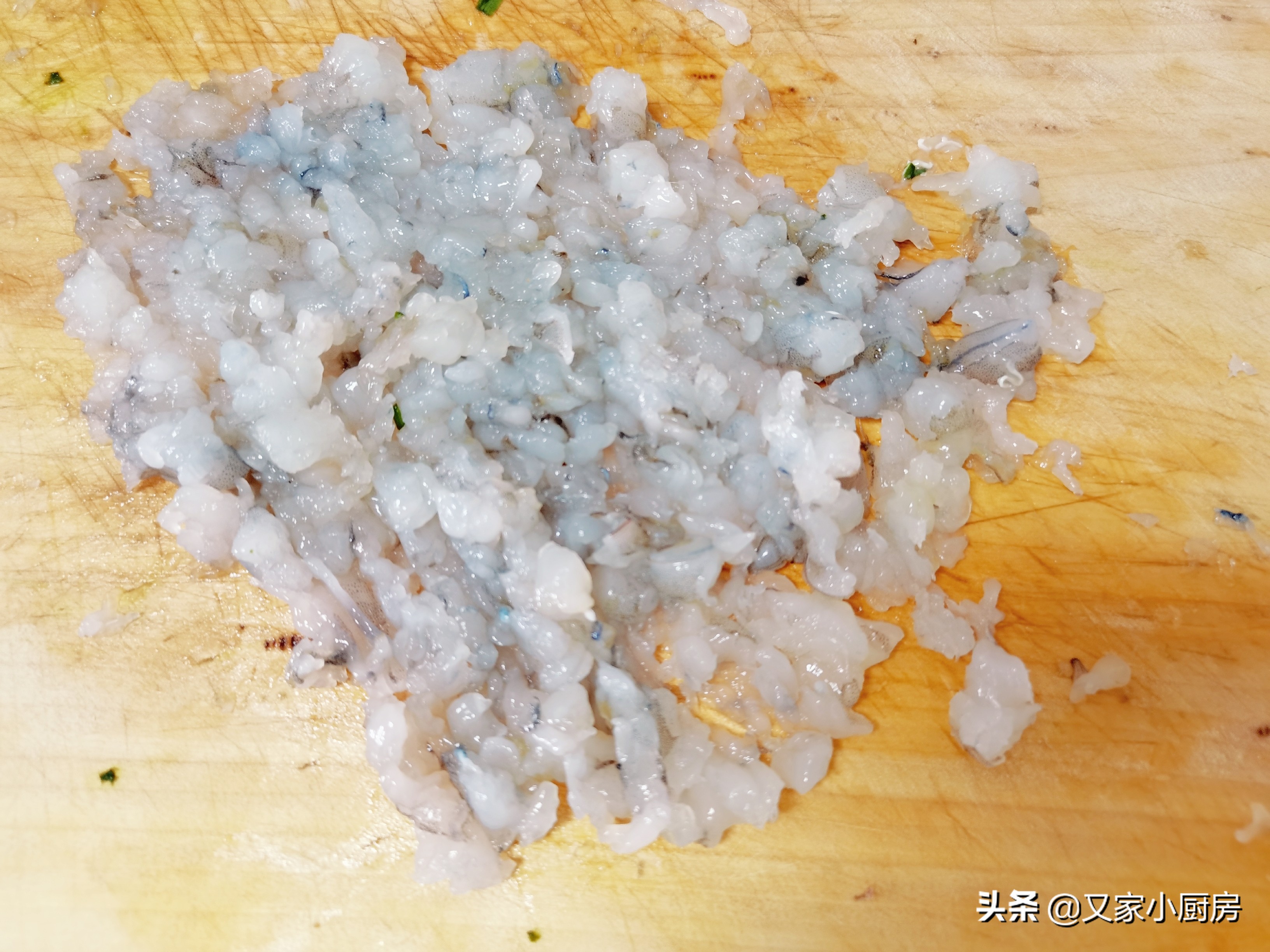 三鲜馅的饺子怎样调拌最好吃？教你一个技巧，饺子鲜香好吃不出水