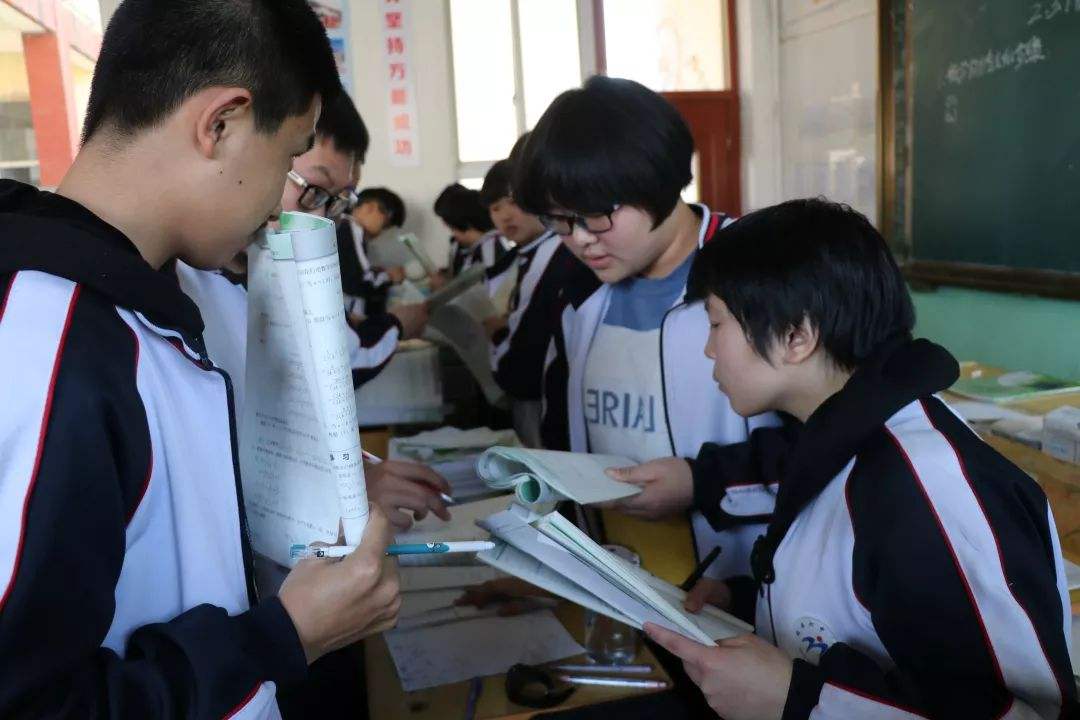 高考状元“性别调查”：女生占比54.5%，20年以来共12次超越男生