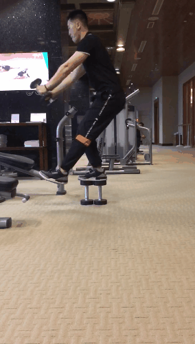 手枪深蹲和单腿深蹲，美俄在训练领域的互怼？