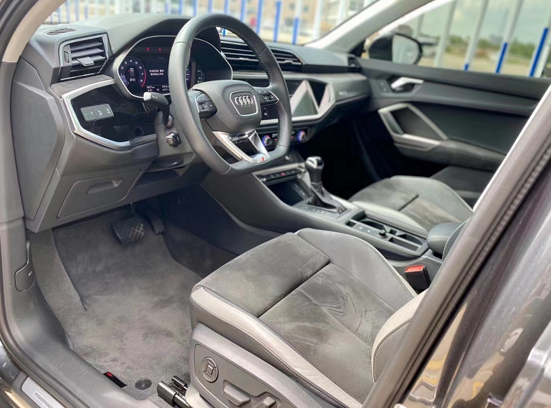 连降6万！体验奥迪Q3，豪华感明显，内饰翻毛皮，2.0T动力强吗？