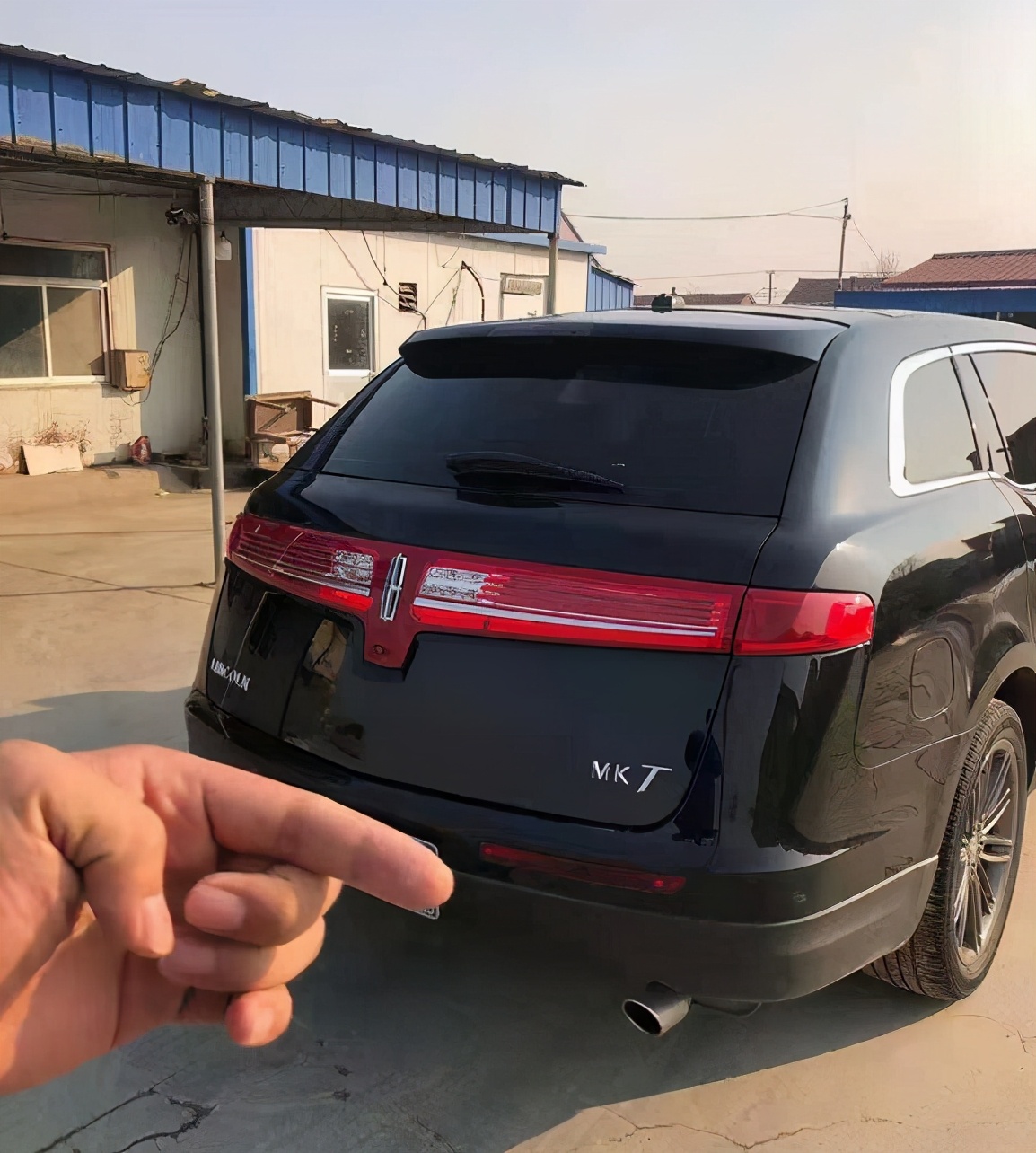 小伙花20万买辆林肯mkt,3.5t双涡轮,村里长辈忠言逆耳