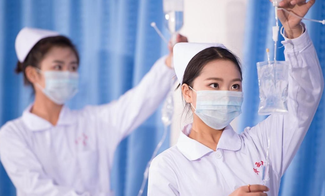 护理专业招生爆冷，985高校降分录取，学生：并没有报考的想法