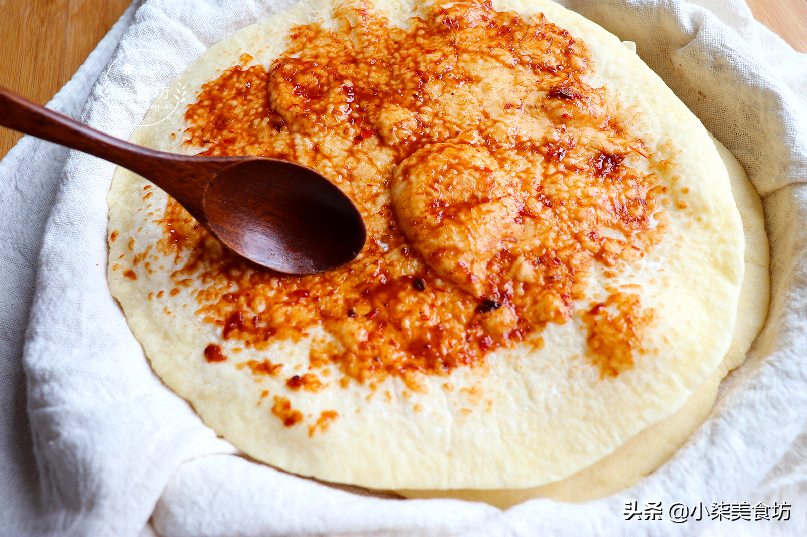 玉米饼这样做太香了，掌握关键2步，个个鼓大泡，出锅瞬间被扫光
