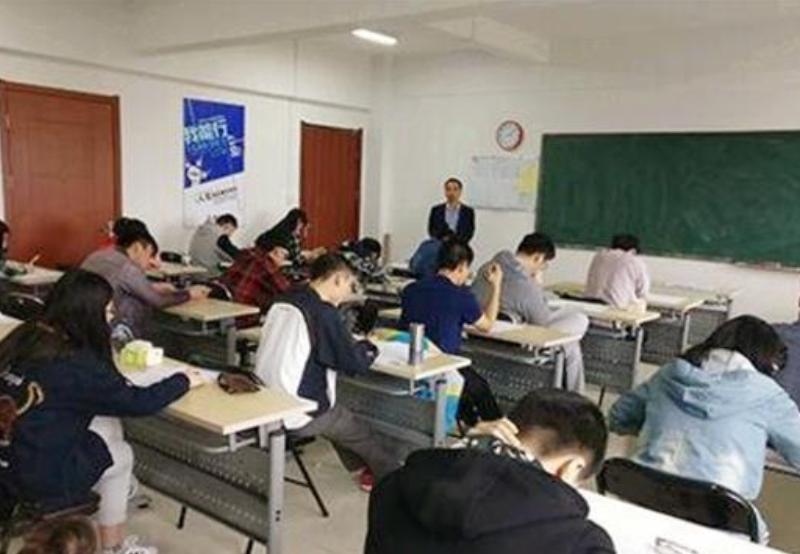 “高考钉子户”吴善柳：拒绝北大，10次高考圆梦清华，如今怎样？