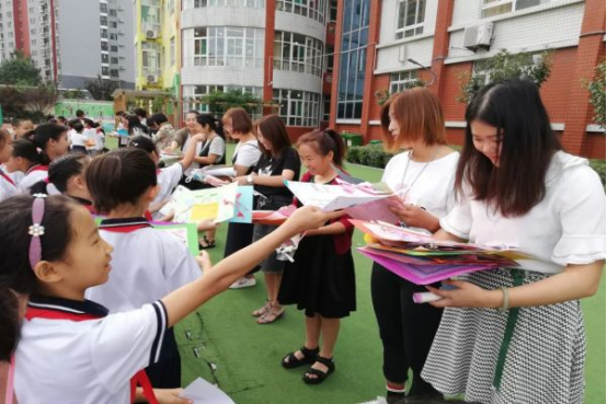 教师节到了，家长为送礼物而“头疼”，老师直言想要的礼物很简单