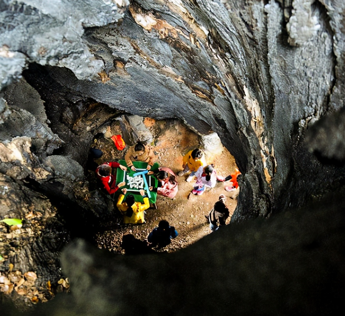 江西藏宝洞之谜:村民意外挖出千斤铜币,附近山洞常有烟雾飘出