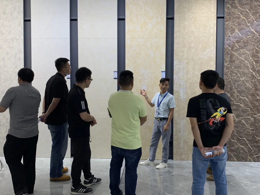 香洲正方控股集团莅临卓远·健康能量砖参观考察