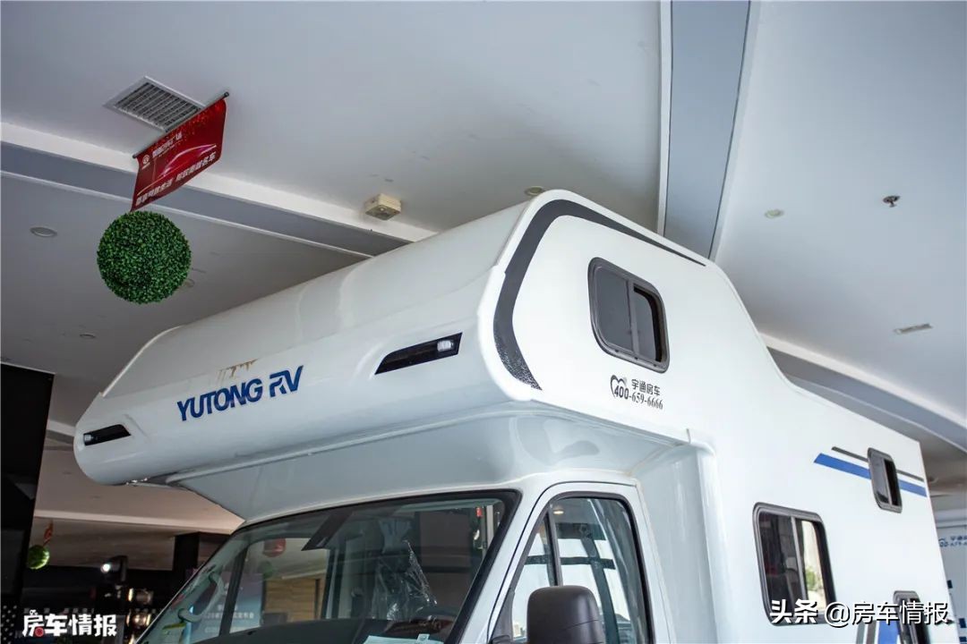宇通新款房车：造型少见，有3张床能住一家5口人，30多万值么？
