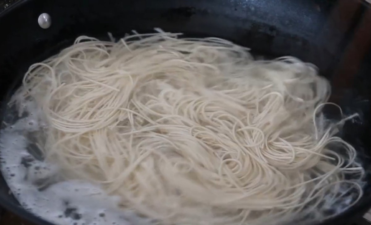 面条学会这样做，我家一周吃8次，美味又解馋，一次一大盘不够吃