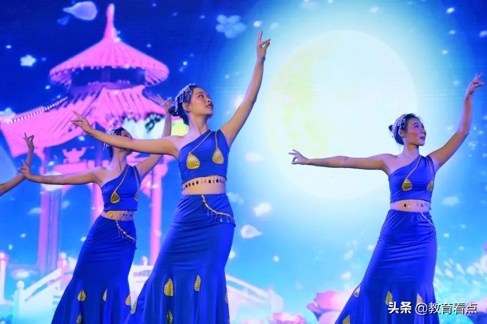 青春献礼新时代，为广东省华立技师学院艺术节点赞