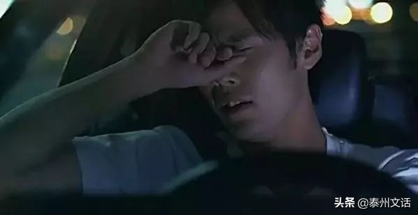 下班了，软饭男的“工作”才刚刚开始。