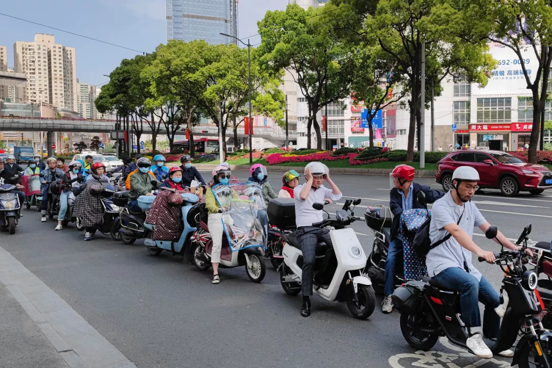 爱玛电动车十年上市坎坷路：邀周杰伦代言、曾被敲诈2.35亿