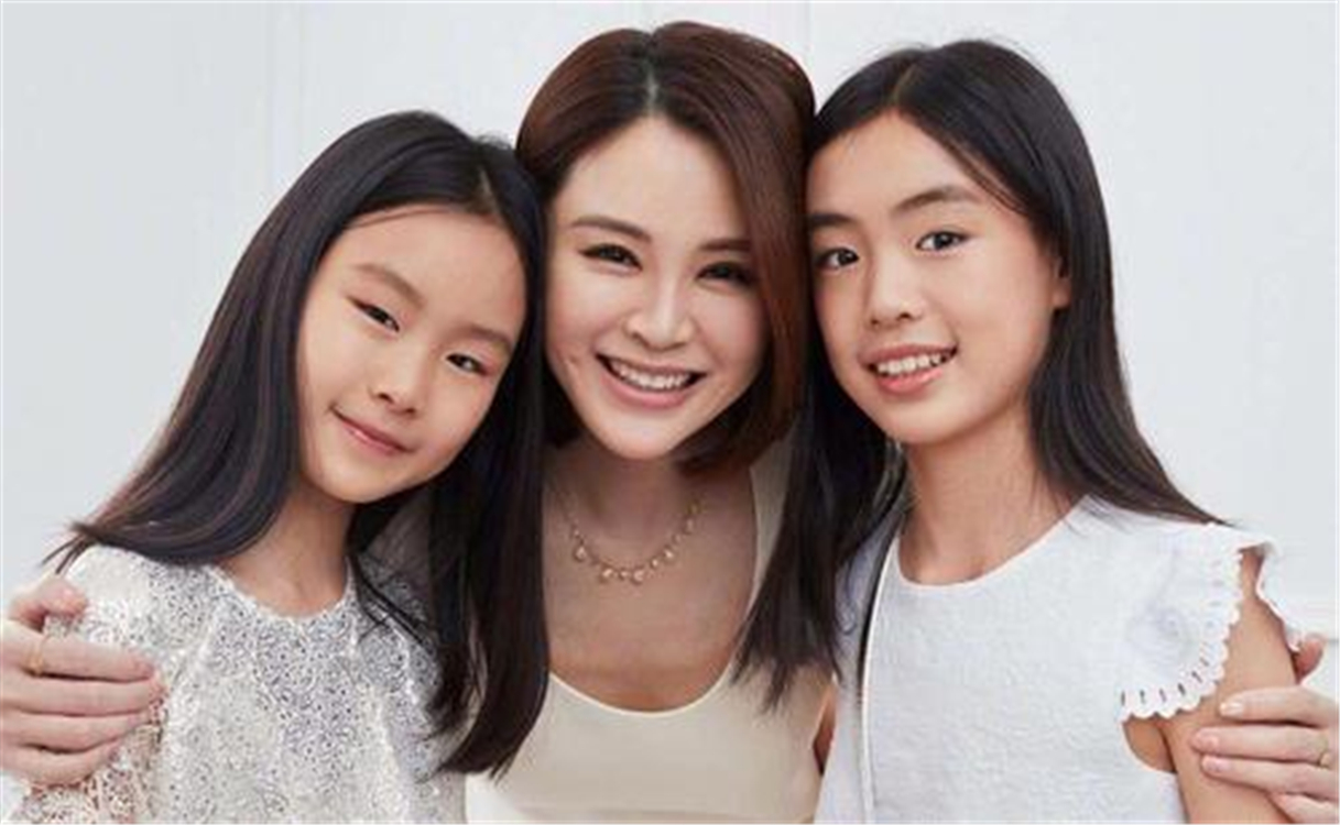 有种遗传叫"偏心",同是杨澜的孩子,儿子和女儿的长相差距太大