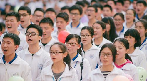 2021届高考成绩未出，考生迎来坏消息，或将再无复读生