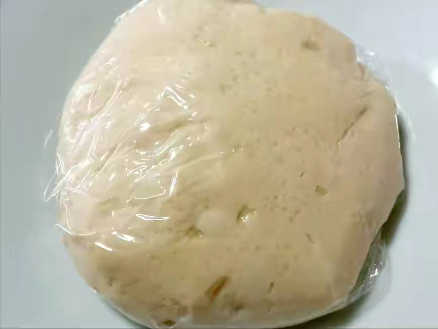 炸油条用放酵母吗？教你正确做法，出锅金黄酥脆，凉了也不硬