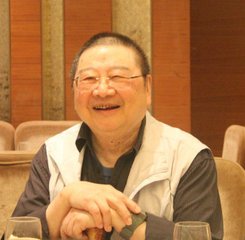 实在太巧，两大武侠小说宗师竟同年同月生又是同一报社办公室同事