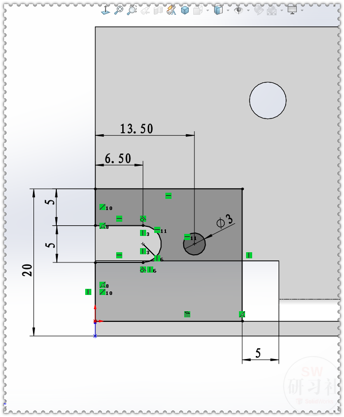 用SolidWorks画的钣金底壳，需要画两个成形工具，所以步骤比较多