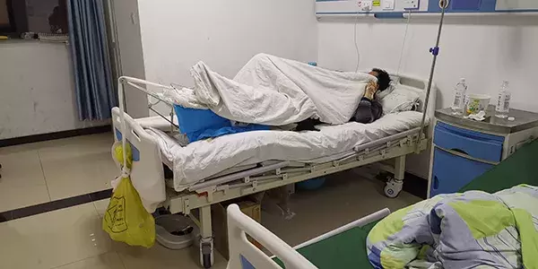 蹦蹦床被掀翻致2儿童死亡,一摊贩家属承认......
