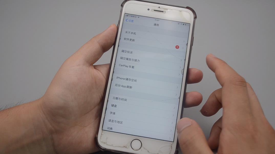 手机电量不耐用？是2个设置没关闭，学会了省电又省流量，涨知识
