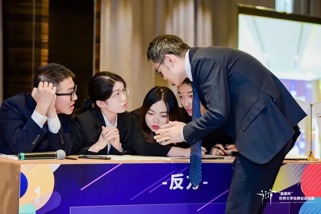 武大副教授被曝出轨多位女生！聊天内容不堪入目，女友小他19岁