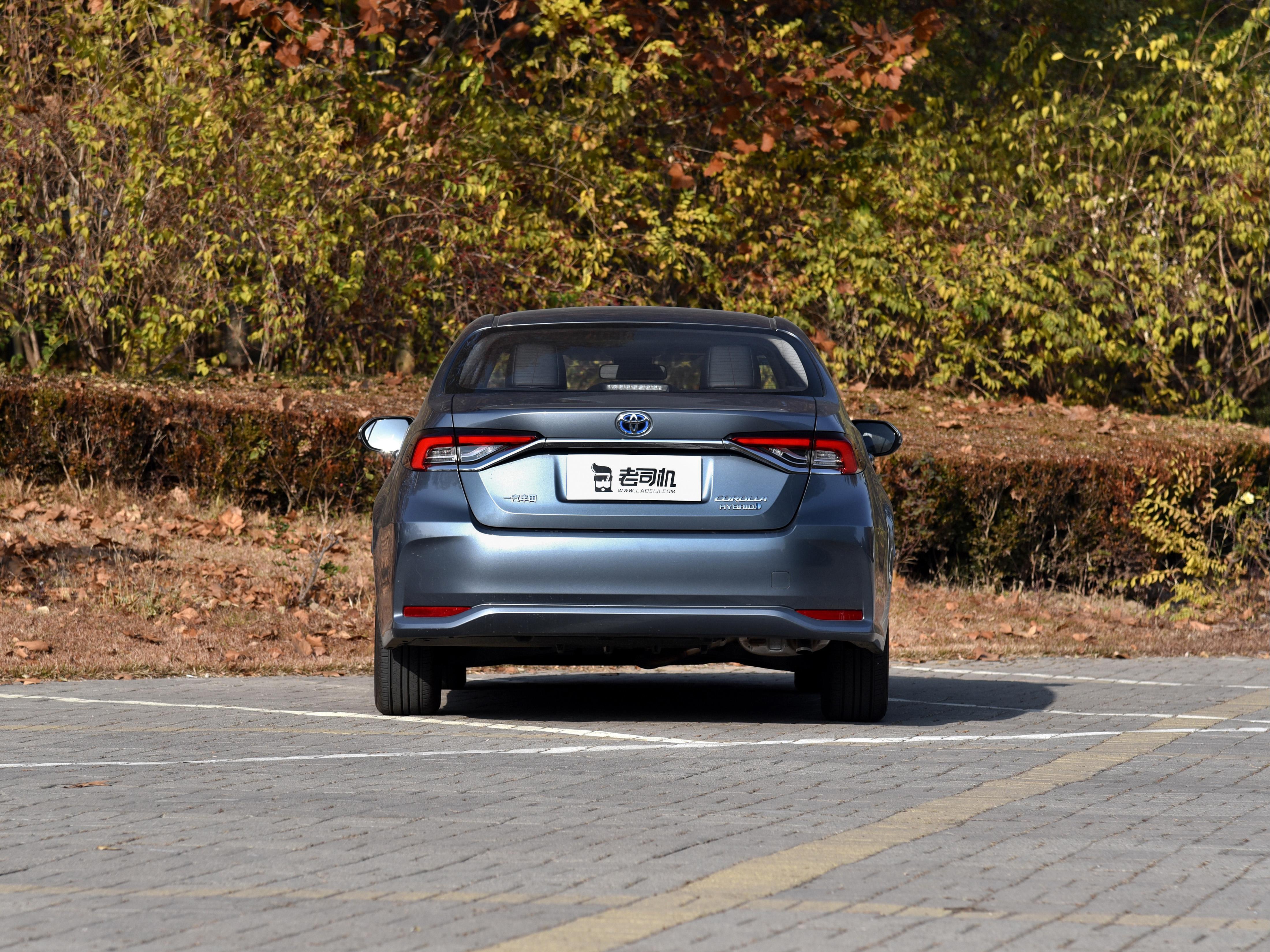 油耗很低的混动日系家轿,价格实惠且空间够用,带你看丰田卡罗拉