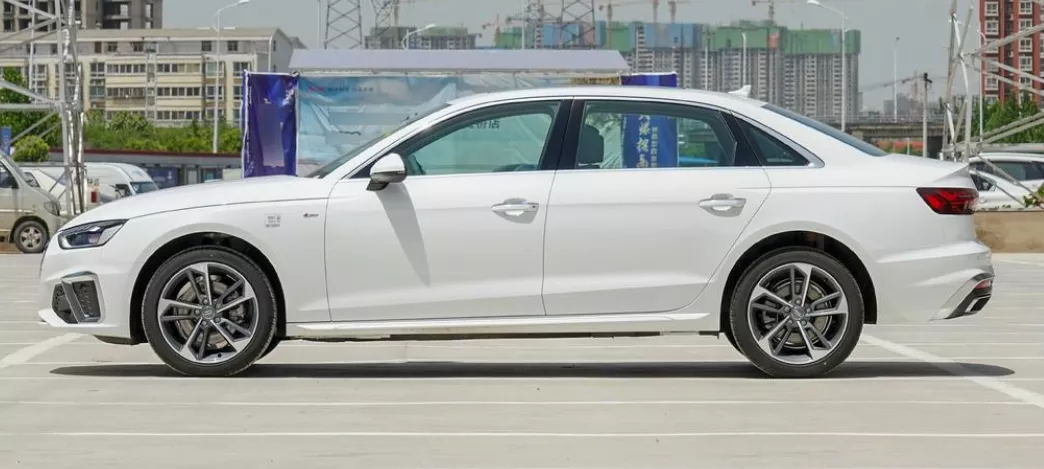全新奥迪A4L全国多地降价，最大优惠近5万元，真的有这么好的事吗