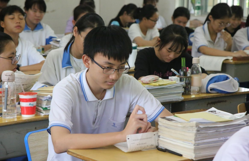 今年高考“最孤单”的大学，第一批招生无人投档，都怪校名太古怪