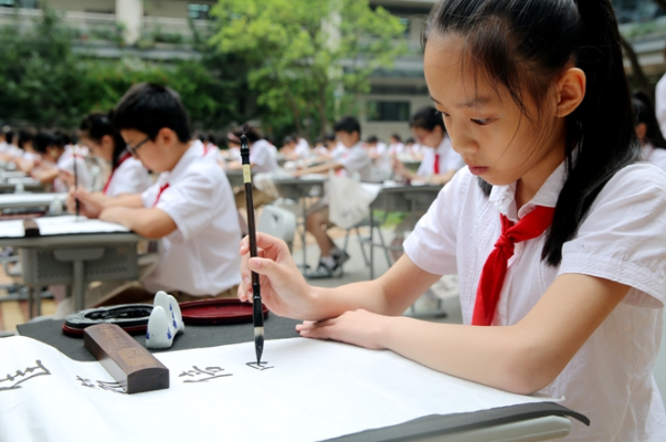 中小学生的好消息，2021秋季开学将正式实行，家长们感到很开心