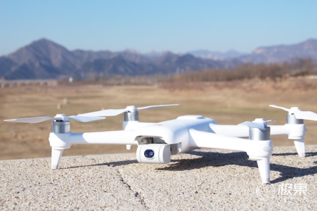 曾经直播炸机的飞米，又靠山寨大疆火爆海外！飞5分钟直接摔了