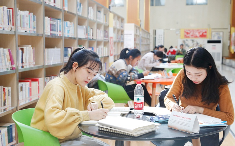 211高校学习氛围有多强？食堂吃出图书馆的感觉，饭菜都有书香味
