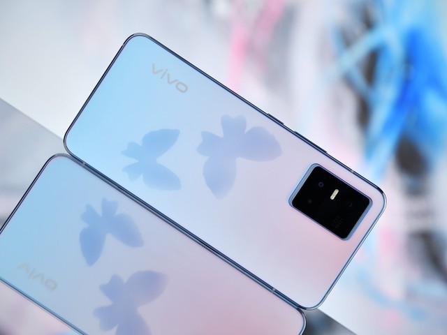 vivos10多少钱（自然柔光自拍旗舰2699元起）