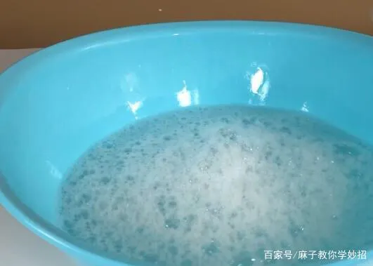 浅色衣服被深色衣服染上颜色怎么办？