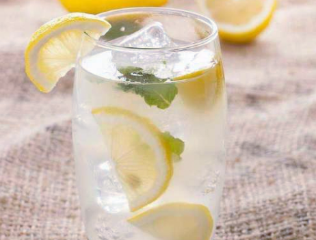 自制柠檬水，直接用开水泡就错了，教你正确做法，清爽好喝更营养